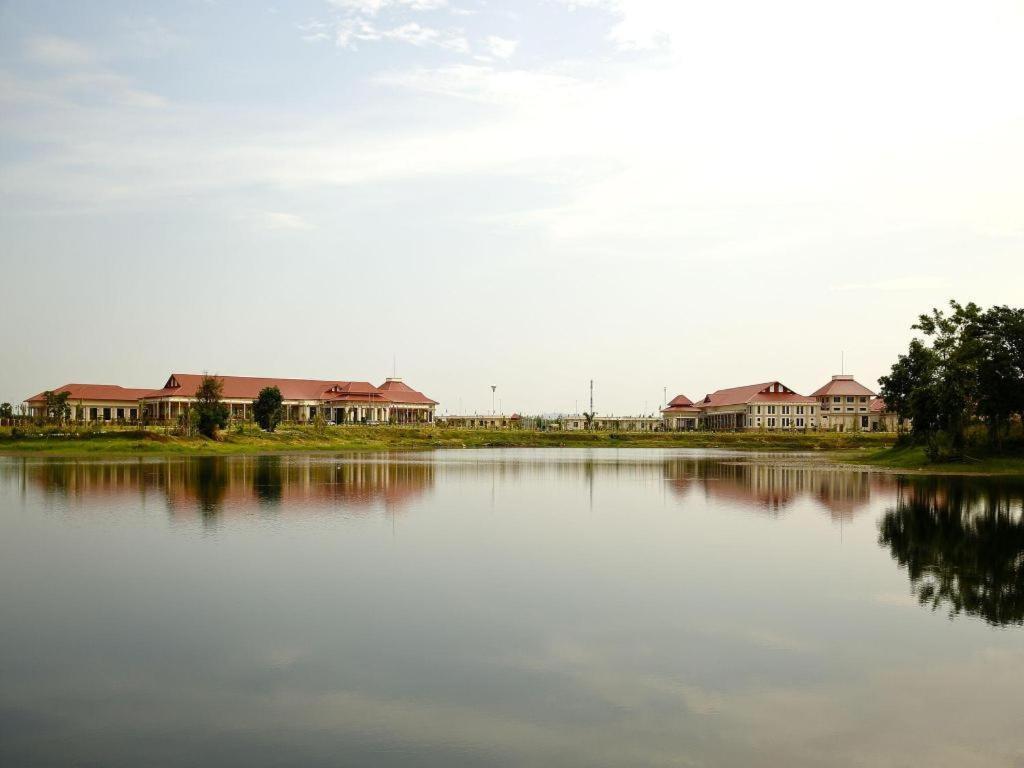Horizon Lake View Resort Naypyidaw Kültér fotó